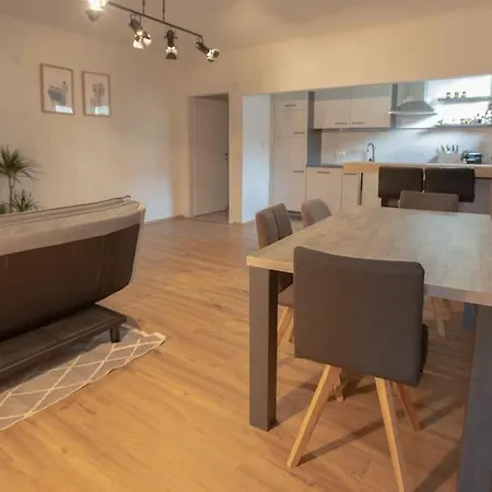 Spacious 63qm Flat Private Balcony