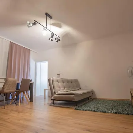 Spacious 63qm Flat Private Balcony Apartment