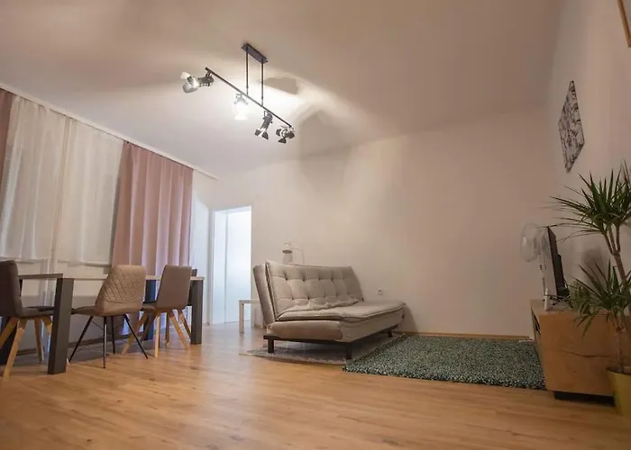 Spacious 63qm Flat Private Balcony Apartamento